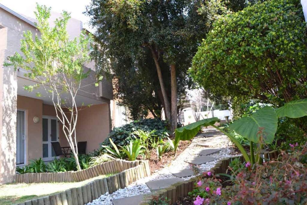 Daisy St -One Bedroom Apartment Johannesburg Luaran gambar