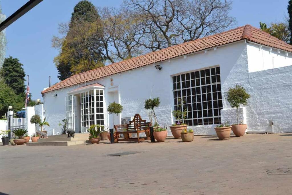 Daisy St -One Bedroom Apartment Johannesburg Luaran gambar