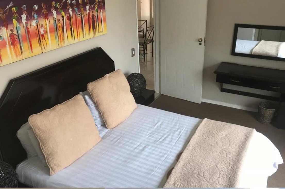 Daisy St -One Bedroom Apartment Johannesburg Luaran gambar