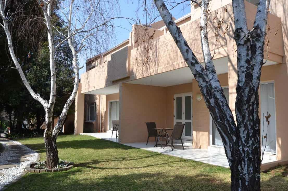 Daisy St -One Bedroom Apartment Johannesburg Luaran gambar