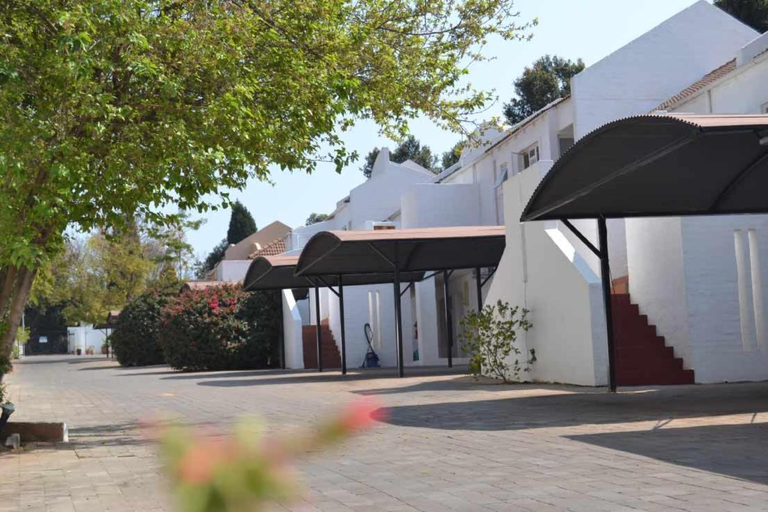 Daisy St -One Bedroom Apartment Johannesburg Luaran gambar